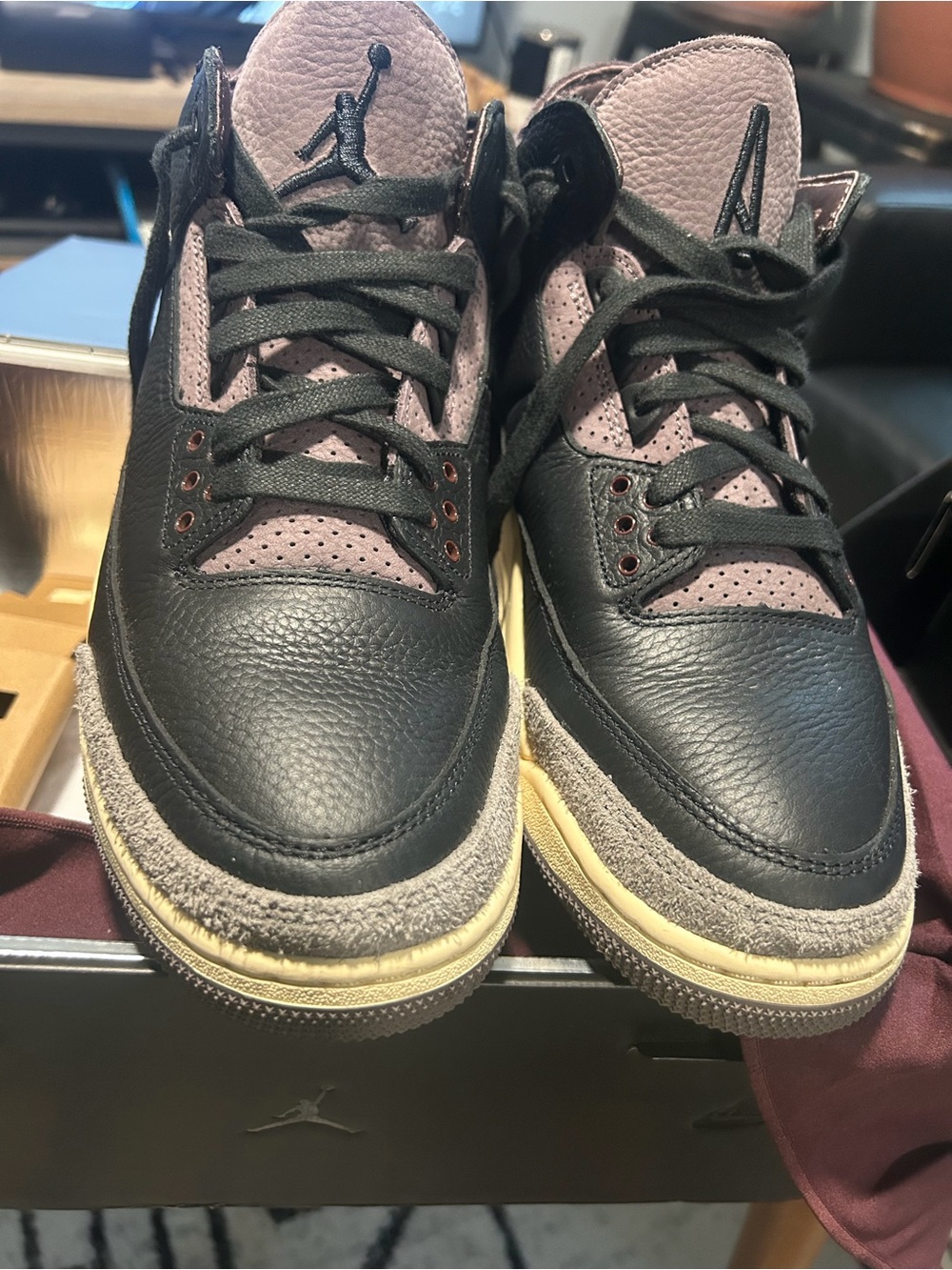 Jordan Men’s Sneakers in Black and Gray with Cream Midsole - Picture 3 of 9